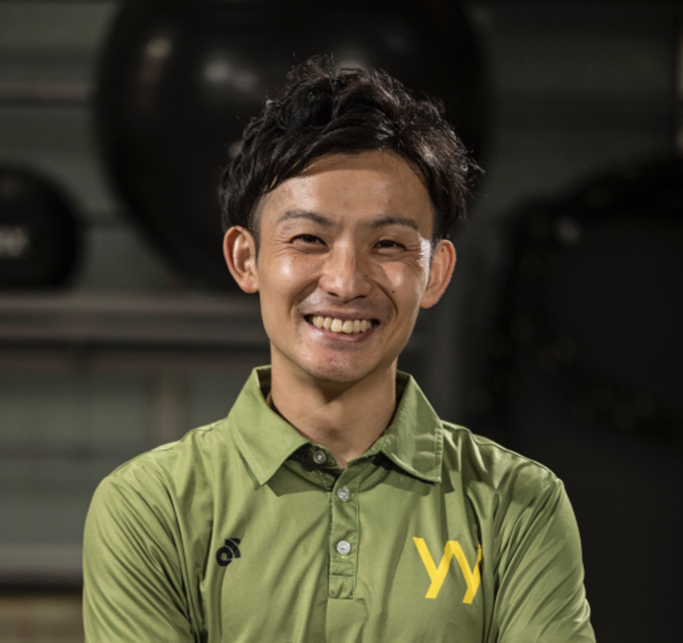 スタッフ写真（バストアップ）