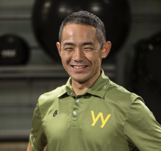 スタッフ写真（バストアップ）